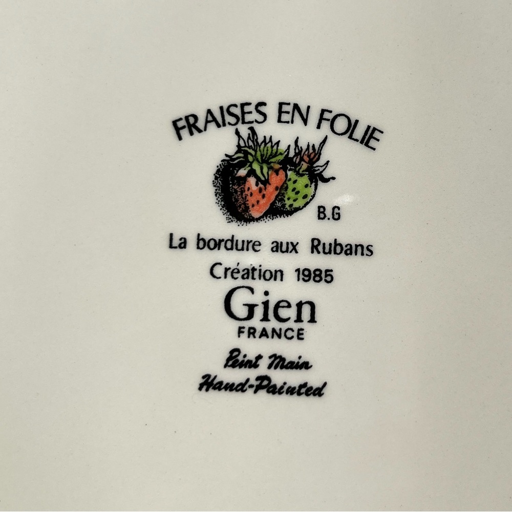Fraises En Folie Cake Plate by FAIENCERIE DE GIEN Handpainted Strawberries Rare - Picture 2 of 5